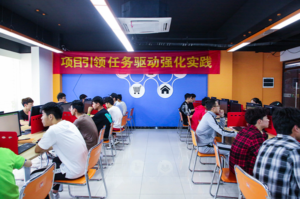 搞互聯(lián)網(wǎng)教育我們是認(rèn)真的，搞互聯(lián)網(wǎng)知識(shí)競(jìng)賽我們也是認(rèn)真的！