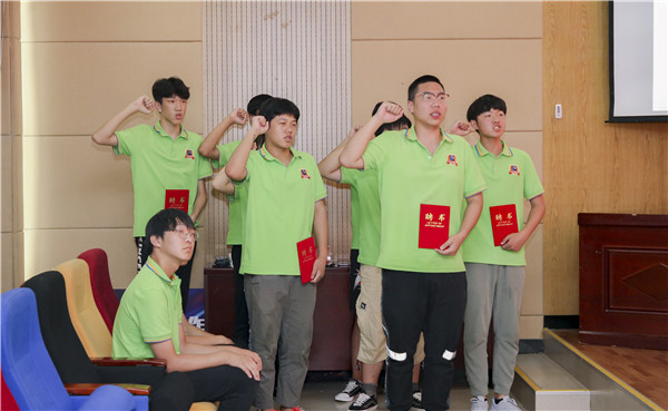 “愛(ài)與責(zé)任，賦能未來(lái)”南京新華2019級(jí)秋季新生開(kāi)班典禮隆重舉行！