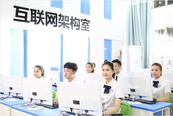 【媒體關(guān)注】為什么學(xué)互聯(lián)網(wǎng)新技術(shù)，要來新華？