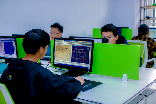 南京新華電腦專修學院的學費多少？