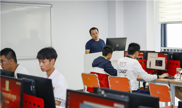 初中畢業(yè)上職業(yè)學(xué)校好么？