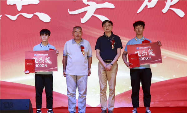 南京新華2019年新生開學(xué)典禮暨CEAC獎(jiǎng)學(xué)金頒獎(jiǎng)盛典隆重舉行！