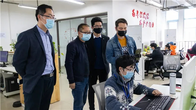屢登央視，新華電腦教育全面新升級！