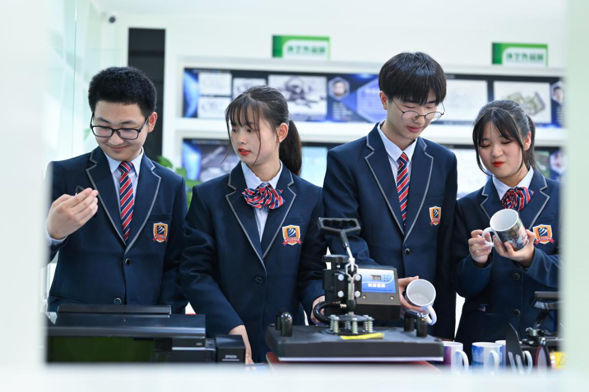 來新華學技術，技能+學歷+就業(yè)，多重保障！