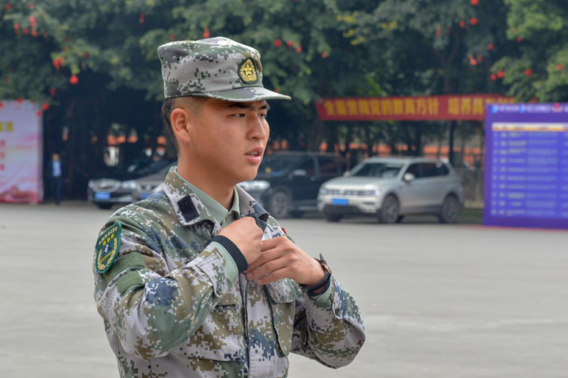 新華“三教三訓(xùn)”之軍訓(xùn)|揮灑汗水書寫迷彩青春！