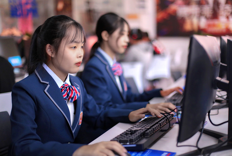 初<a href=http://njxh.cn target=_blank class=infotextkey>高中</a>女生學(xué)什么<a href=http://njxh.cn target=_blank class=infotextkey>專業(yè)</a>好？女生最吃香的互聯(lián)網(wǎng)熱門<a href=http://njxh.cn target=_blank class=infotextkey>專業(yè)</a>排名出爐！