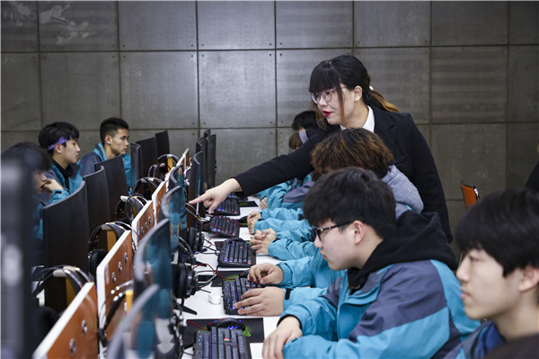 考不上<a href=http://njxh.cn target=_blank class=infotextkey>高中</a>怎么辦？南京新華電腦專修學(xué)院了解一下