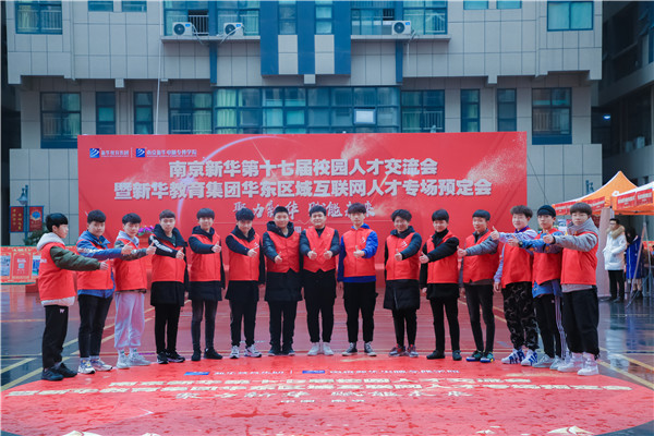 初<a href=http://njxh.cn target=_blank class=infotextkey>高中</a>畢業(yè)，應(yīng)該學(xué)什么？去哪里學(xué)？