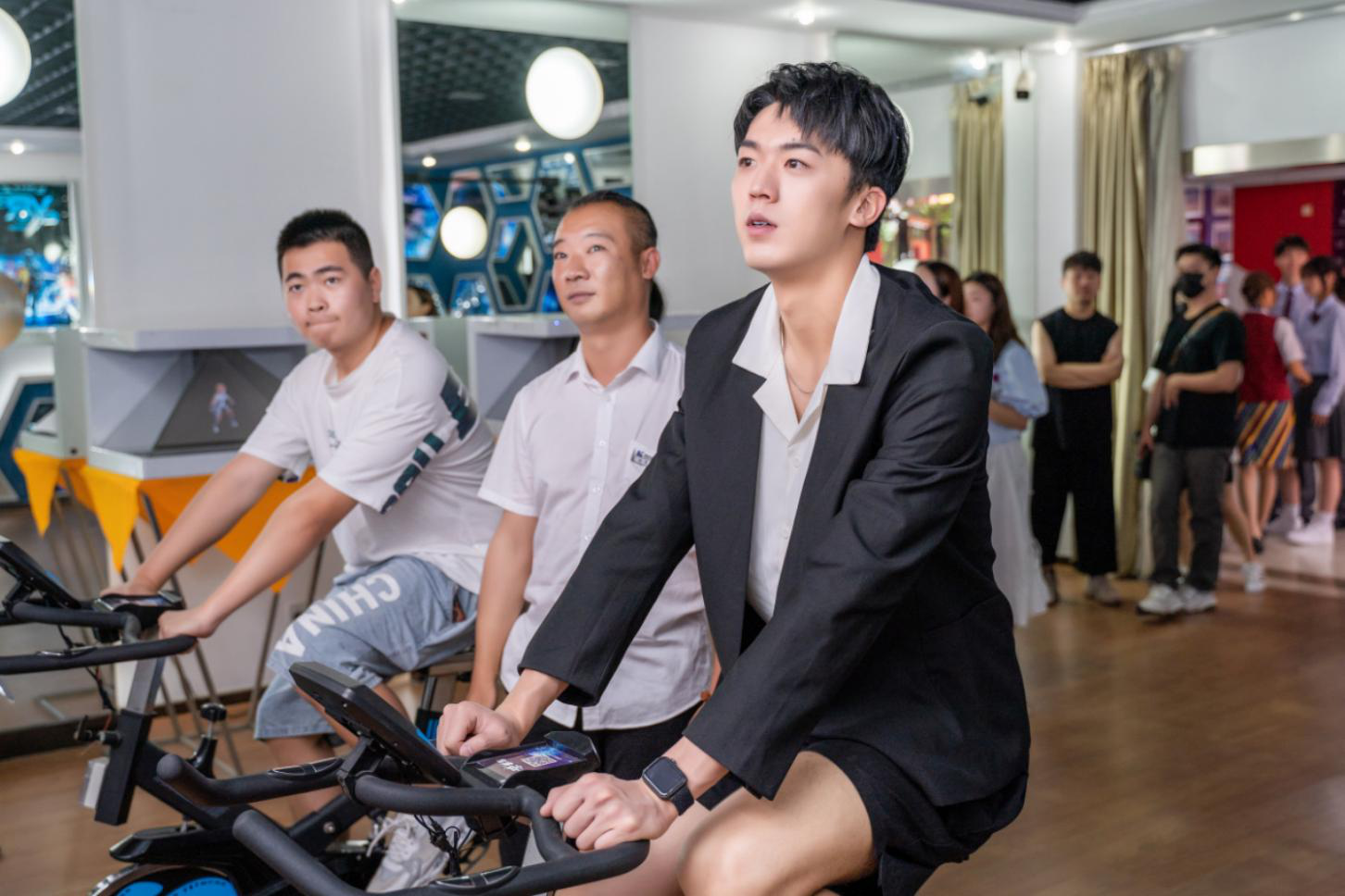 明星帶路|盧東旭探秘校園黑科技，直擊新華硬實(shí)力！