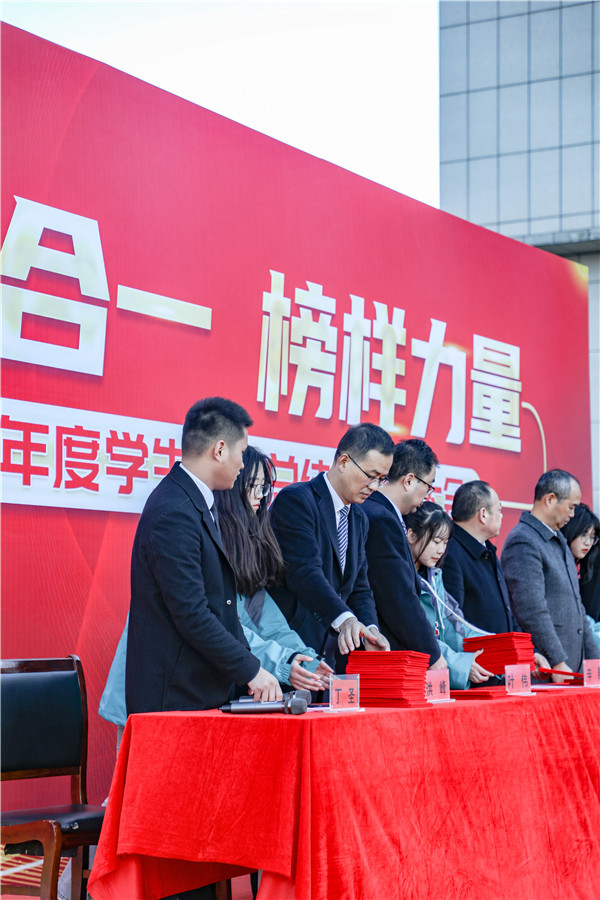 知行合一，榜樣力量 —南京新華2021年度學生工作總結(jié)暨表彰大會圓滿落幕！