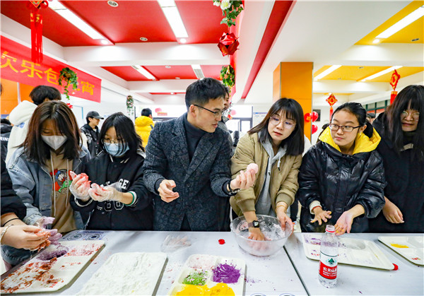包湯圓，制花燈|熱熱鬧鬧過元宵