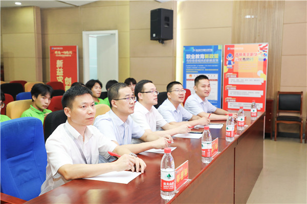 為幫助我校學(xué)生明確職業(yè)生涯規(guī)劃，確定個(gè)人職業(yè)方向，強(qiáng)化職業(yè)規(guī)劃意識(shí)，更好地樹立個(gè)人理想，2022年7月29日，南京新華電腦專修學(xué)校在學(xué)術(shù)報(bào)告廳舉行第十二屆職業(yè)生涯規(guī)劃演講大賽