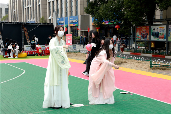 “三八”國際婦女節(jié)來臨，南京新華向所有女性致以節(jié)日最美好的祝福！