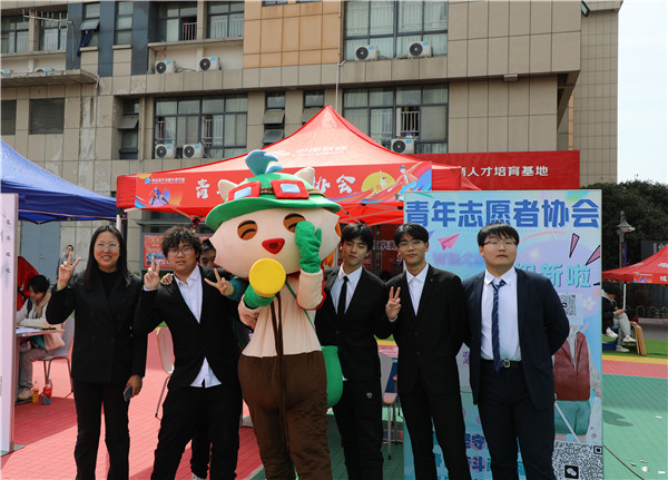 追光有“你”，歡迎“新”上人 南京新華電腦專修學(xué)校2024年春季社團(tuán)招新大會(huì)順利收官