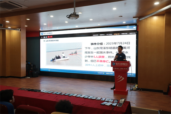 南京新華電腦專修學(xué)校舉辦新生安全教育講座，鄭德剛老師精彩開講