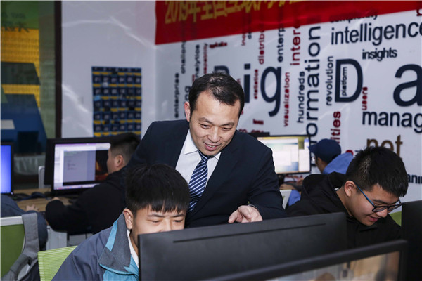 男生學什么IT專業(yè)好，自學or培訓？