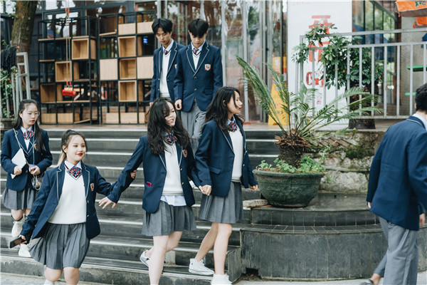 小孩兒初三了學習成績不理想，是上普高還是上職中學一門技術(shù)？