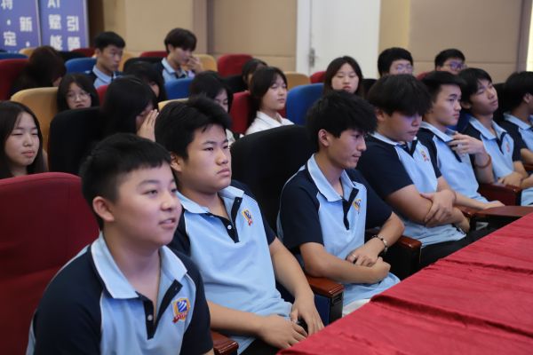 初中應屆畢業(yè)生擇校關鍵期：聚焦學校優(yōu)勢，把握補錄機遇
