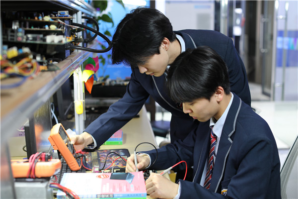 波士頓動力Atlas展示強(qiáng)化學(xué)習(xí)新成果，工業(yè)機(jī)器人行業(yè)未來前景廣闊