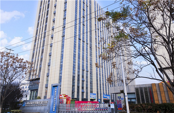 在線參觀線上報(bào)名，搶占春季班熱門專業(yè)名額！
